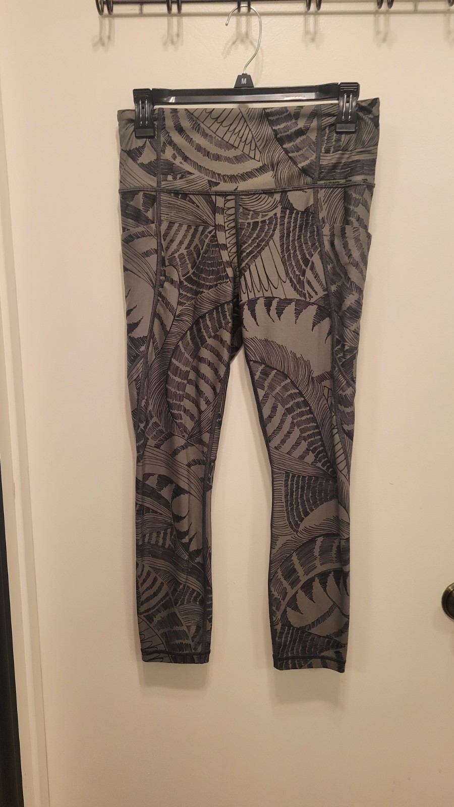 Athleta Women's Regular Leaf Pattern Ankle Leggin… - image 1