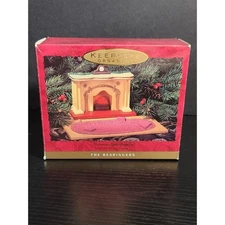 Hallmark Keepsake The Bearingers of Victoria Circle Flickering Light Fireplace