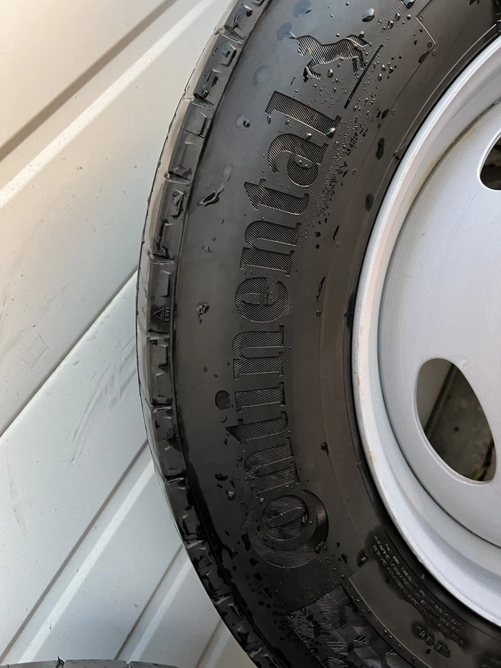 19.5" x 6 Steel Wheel w/ Conti HSR 5 Tire 225 70 19.5 10 Lug Ford Rim F550 OEM  - Image 4 of 4