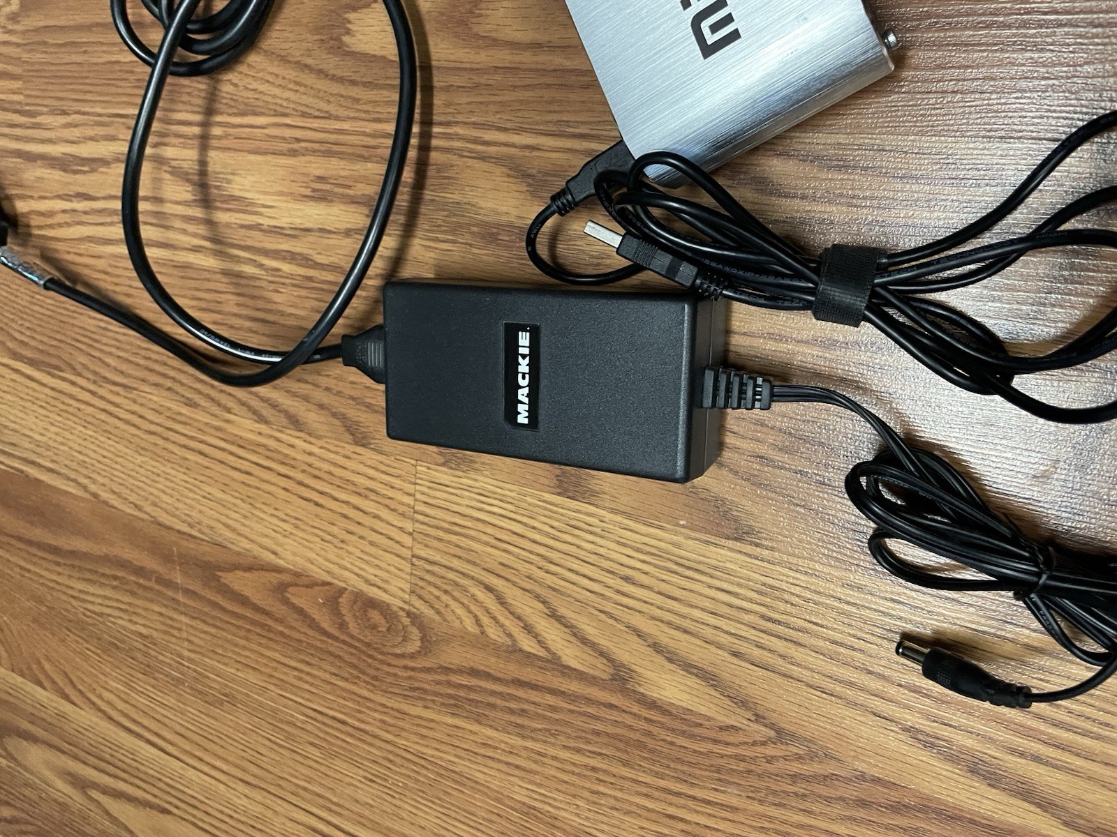 Mackie Control Universal + MIDI Interface 