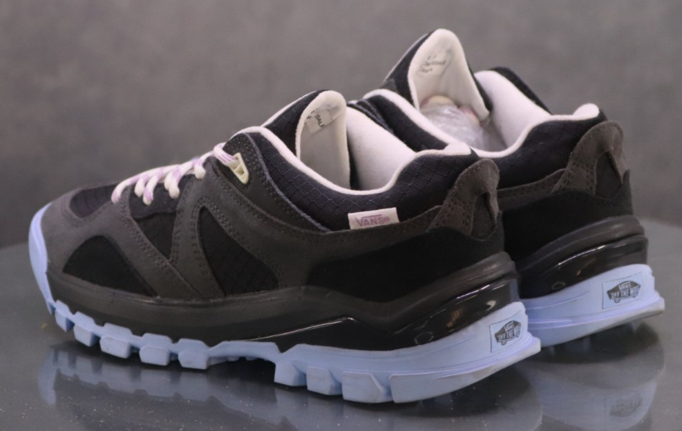 Vans AMZN Trailhead Men's Trail Hiking Sneakers Shoes Sz 7.5 Black Blue Gray EUC