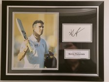 KEVIN PIETERSEN - ENGLAND CRICKET - SIGNED DISPLAY MOUNT