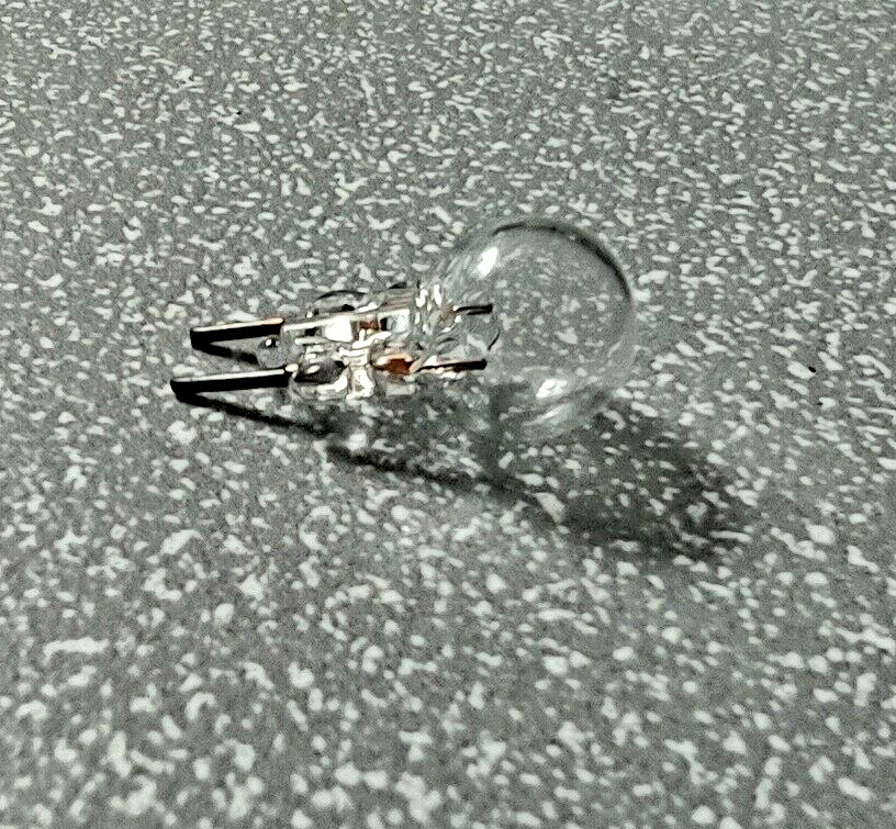 Bombilla Lionel #12 De 2 Pines 6 Voltios - Para Torre De Inundación 195, Transformador SW, Trenes A Escala O