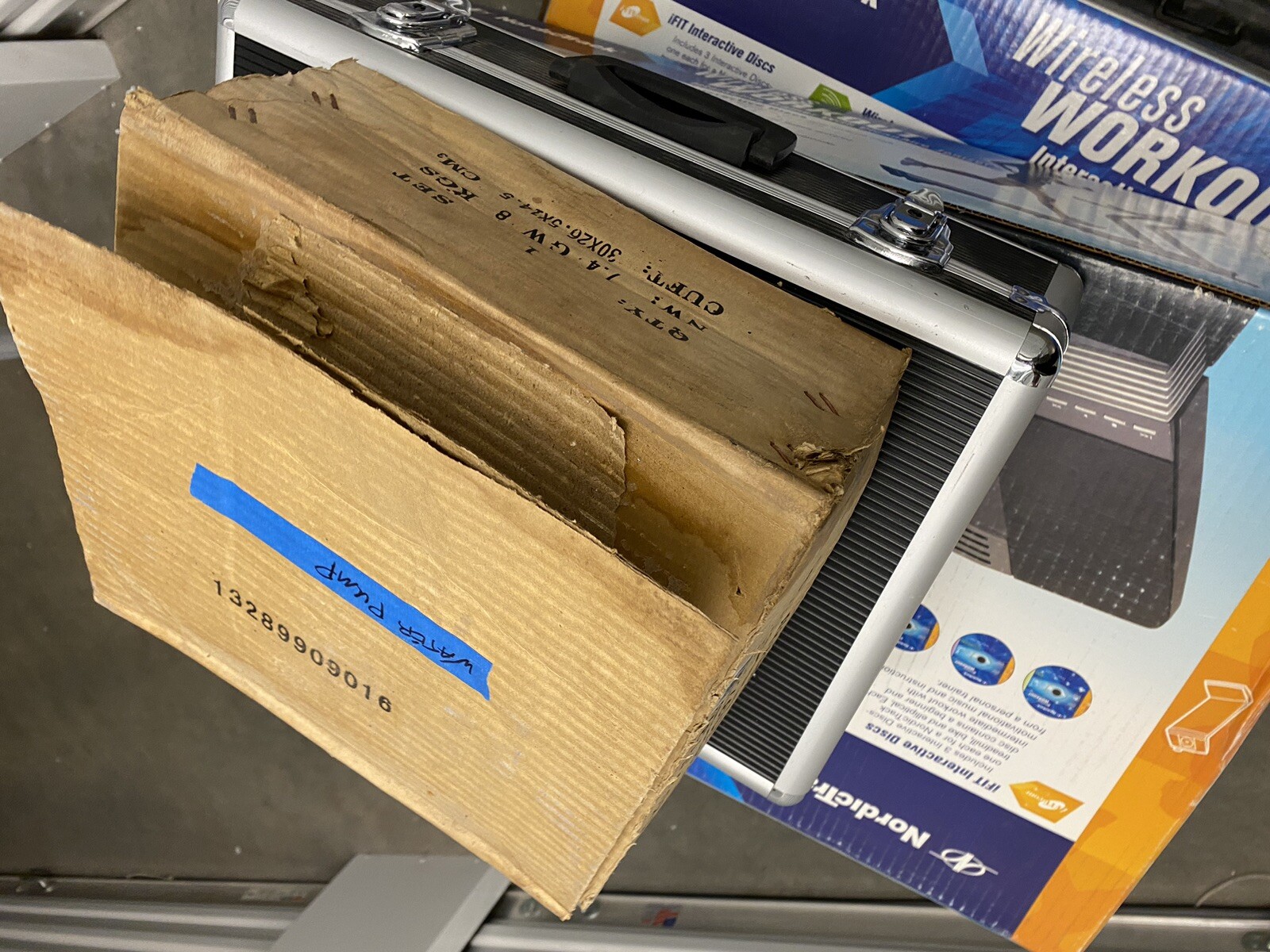 CAST IRON HARBOR FREIGHT TOOLS HAND OPERATED WATER PUMP 1318 NEW OPEN