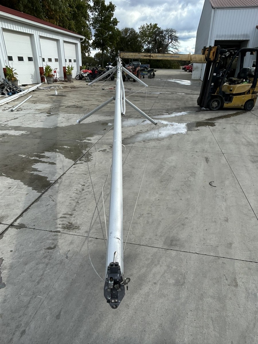 45' 45 foot aluminum sail boat sailing mast from 34' Hunter