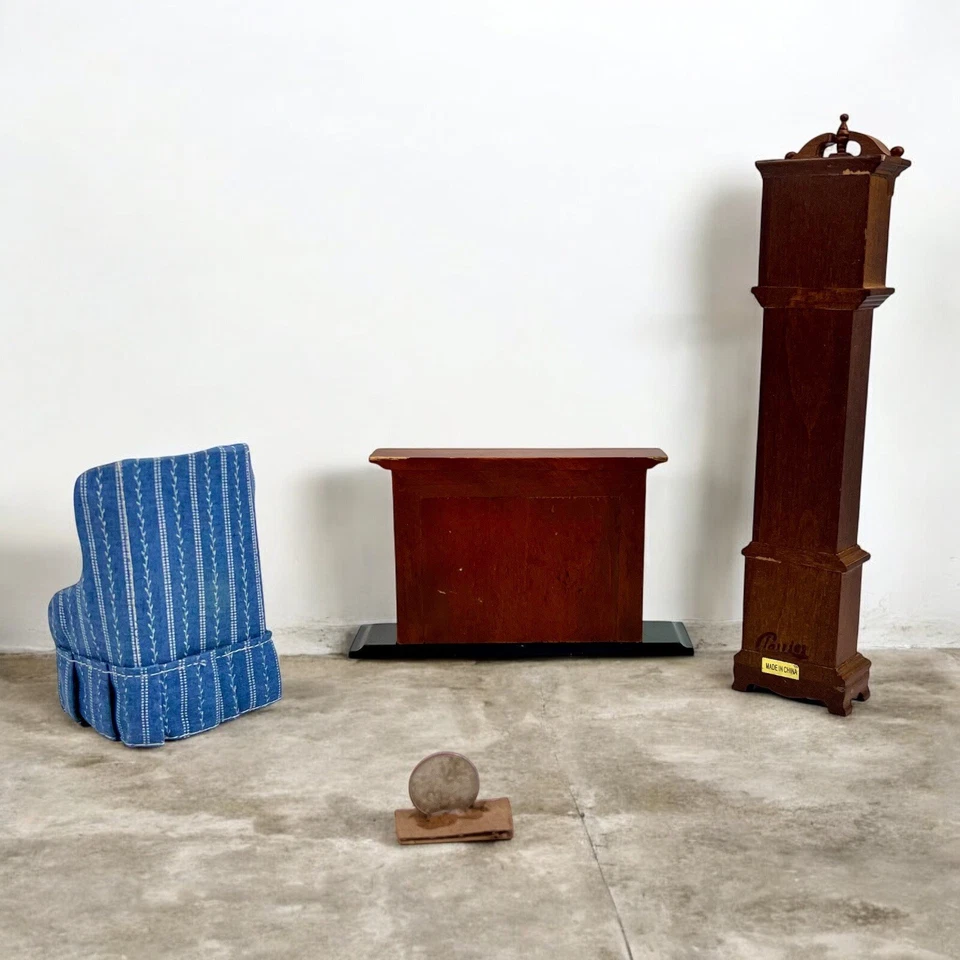 Reloj Town Square Miniaturas Chimenea y Abuelo con Silla Azul Sin Marca Foto 2 de 4