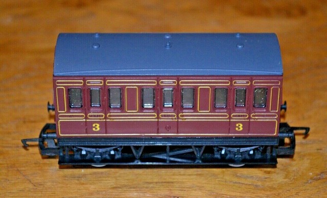 Hornby R165 Hornby Railways R016-060 Coach Maroon 3rd Class OO Gauge for sale ...