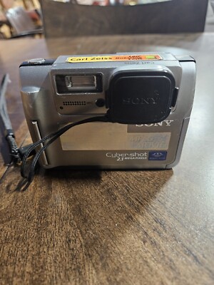 Sony Cybershot DSC F55E MPEG Carl Zeiss Camera With Battery