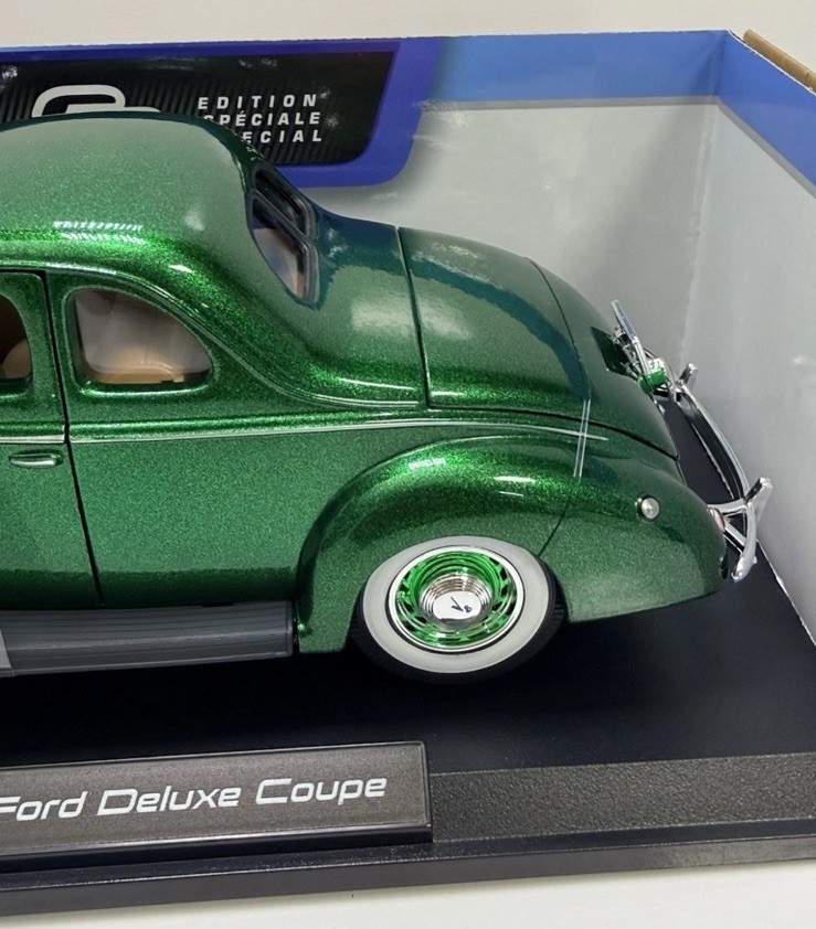New Maisto 1939 Ford Deluxe Coupe, Model Green, 1:18 Diecast Car Special Edition