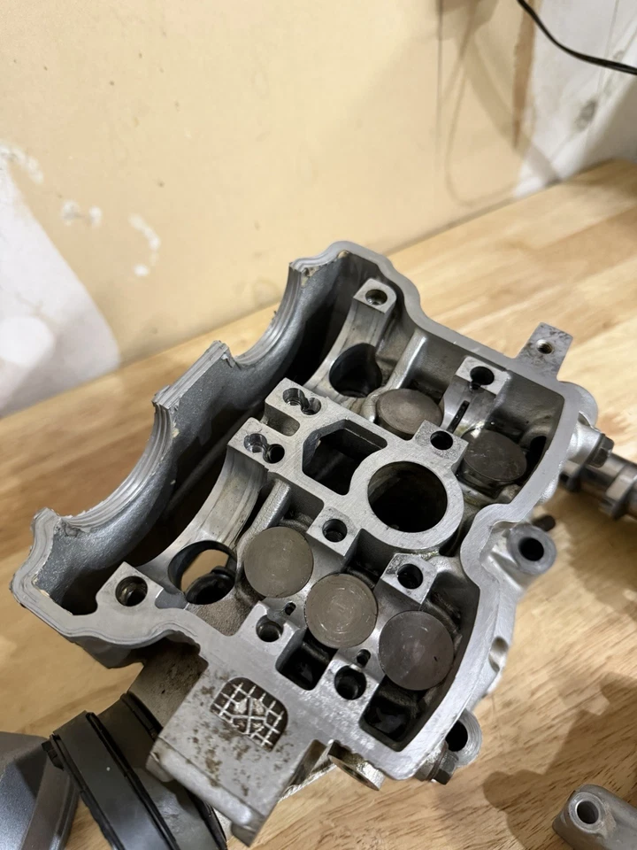 **2001-2004**YAMAHA YZ250F**MONTAJE COMPLETO DE CULATA OEM**¡LEVAS/VÁLVULAS! Foto 2 de 4