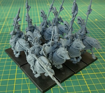 8 x Highlands Miniaturen Sunland Golden Flames Knights (Basen dabei)