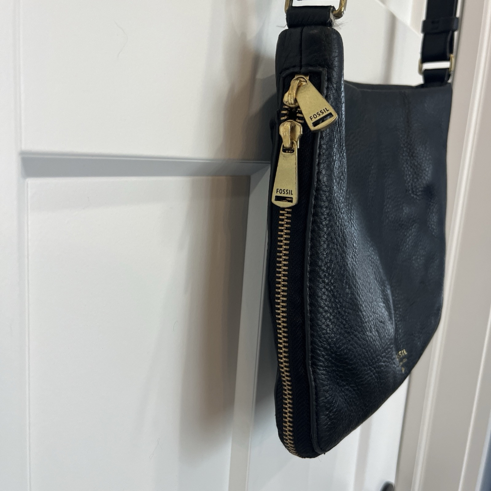 Fossil Pebbled Leather Solid Black Crossbody Shou… - image 4