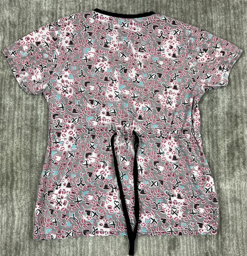 Beverly Hills Scrub Top Womens Small Gray Pink Black Hearts Ribbons Pattern - Picture 6 of 9