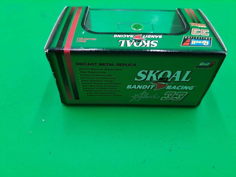 33 Ken Schrader 1997 Skoal Bandit Racing Chevrolet Monte Carlo 1:64 Scale Revell - Image 4 of 4