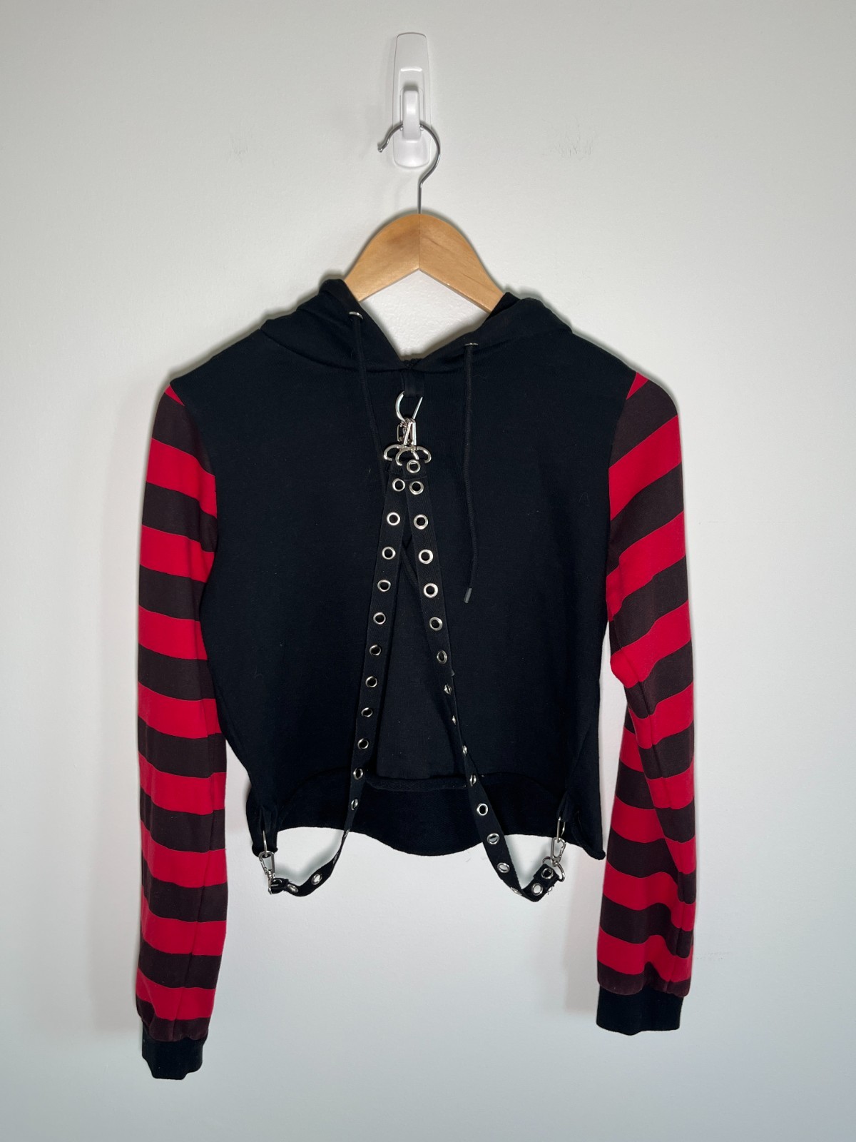 Hot Topic Hoodie Womens M Y2K Grunge Goth Emo Striped Chains Street Black Red