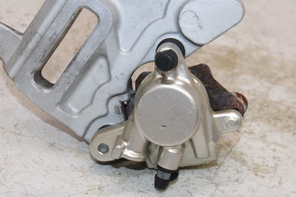 Pinza de freno trasera Aprilia Dorsoduro 750 2011 OEM con soporte de montaje Foto 2 de 4