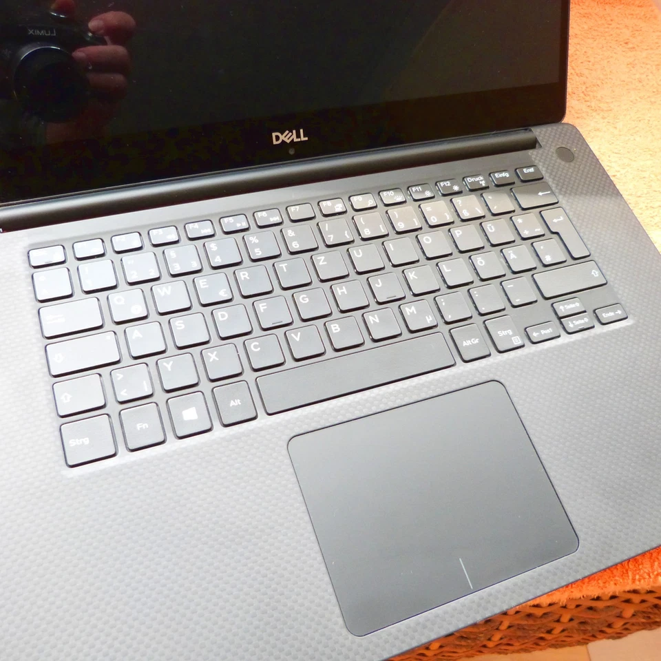 Dell XPS 15 9570 Core i9 Hexa KOHLEFASER Magnesium 15ZOLL 4K UHD TOUCH SSD NVMe - Bild 4 von 4