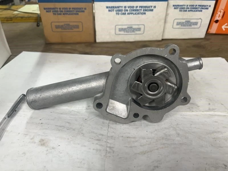 BOMBA DE AGUA COMPATIBLE CON MAZDA 616 1.6 L4 CYL 97 CID 1971 030599151 030515010E 030515010D Foto 2 de 3