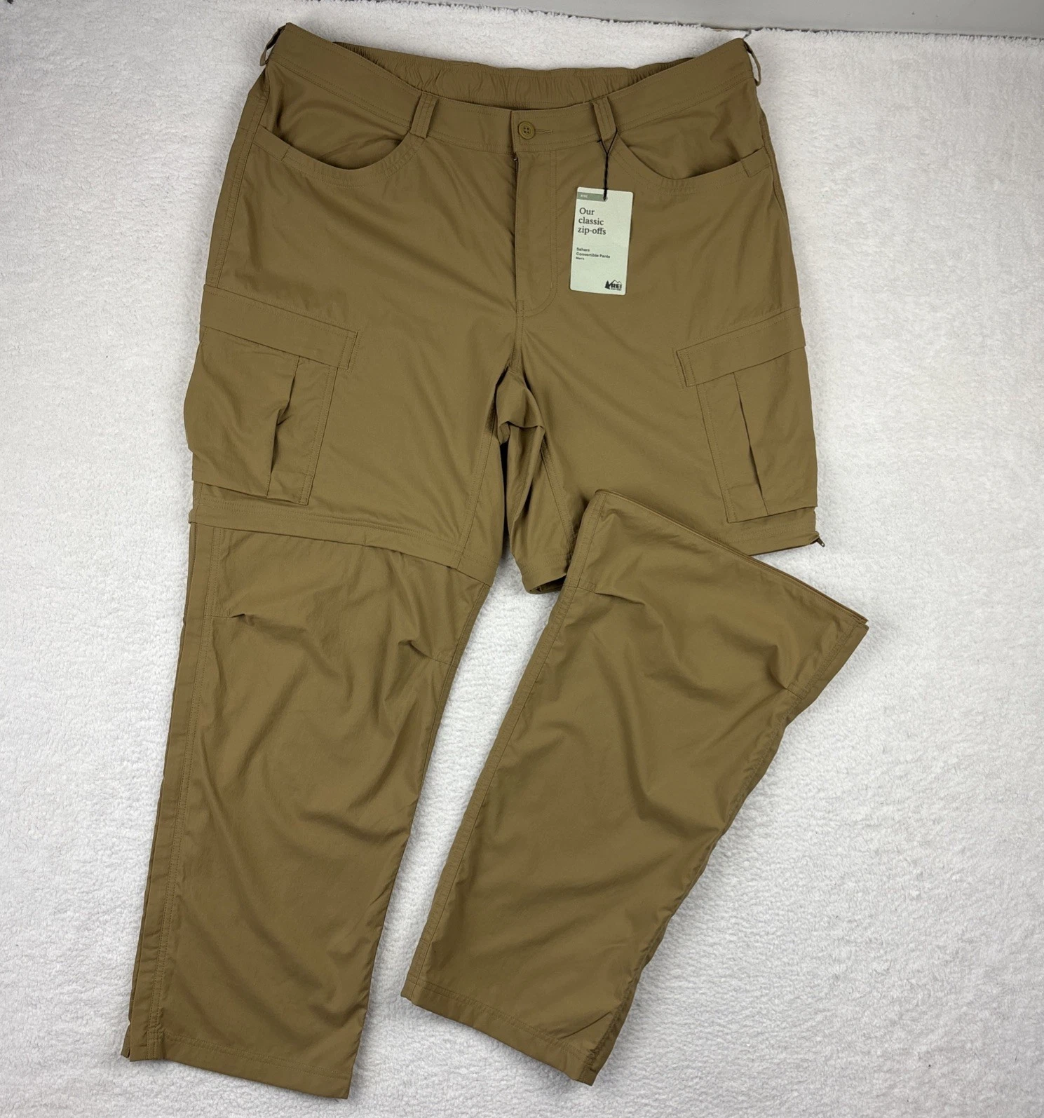NEW REI 'Sahara Convertible Pants 2.0' Mens Size 42/32 Zip-Off Cargo Performance
Opens in a new wind