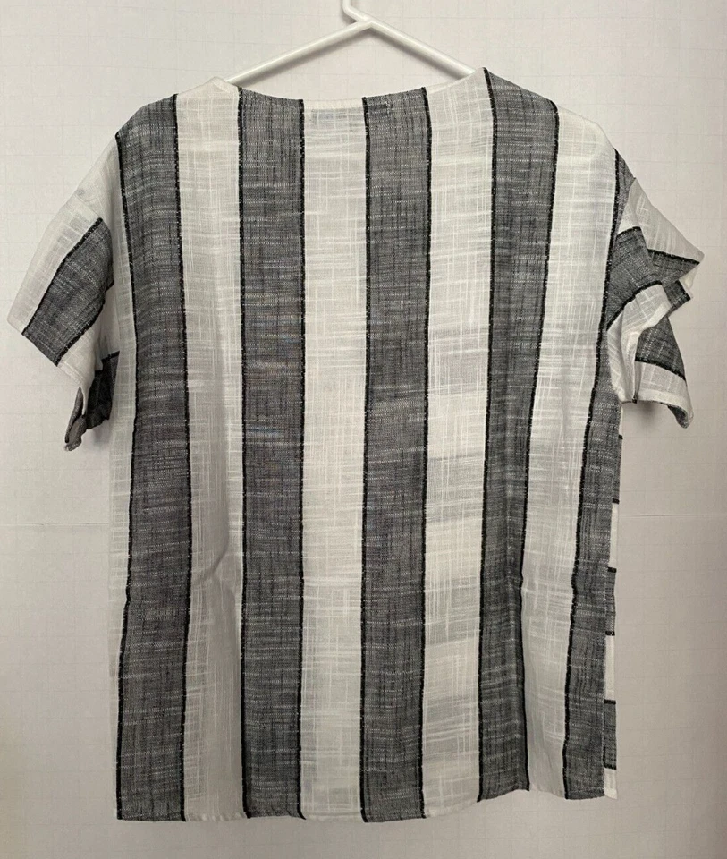 Blusa Camisa Top Campesina EVA FRANCO Talla 6 M Rayas Blancas y Negras con Volantes Foto 3 de 3