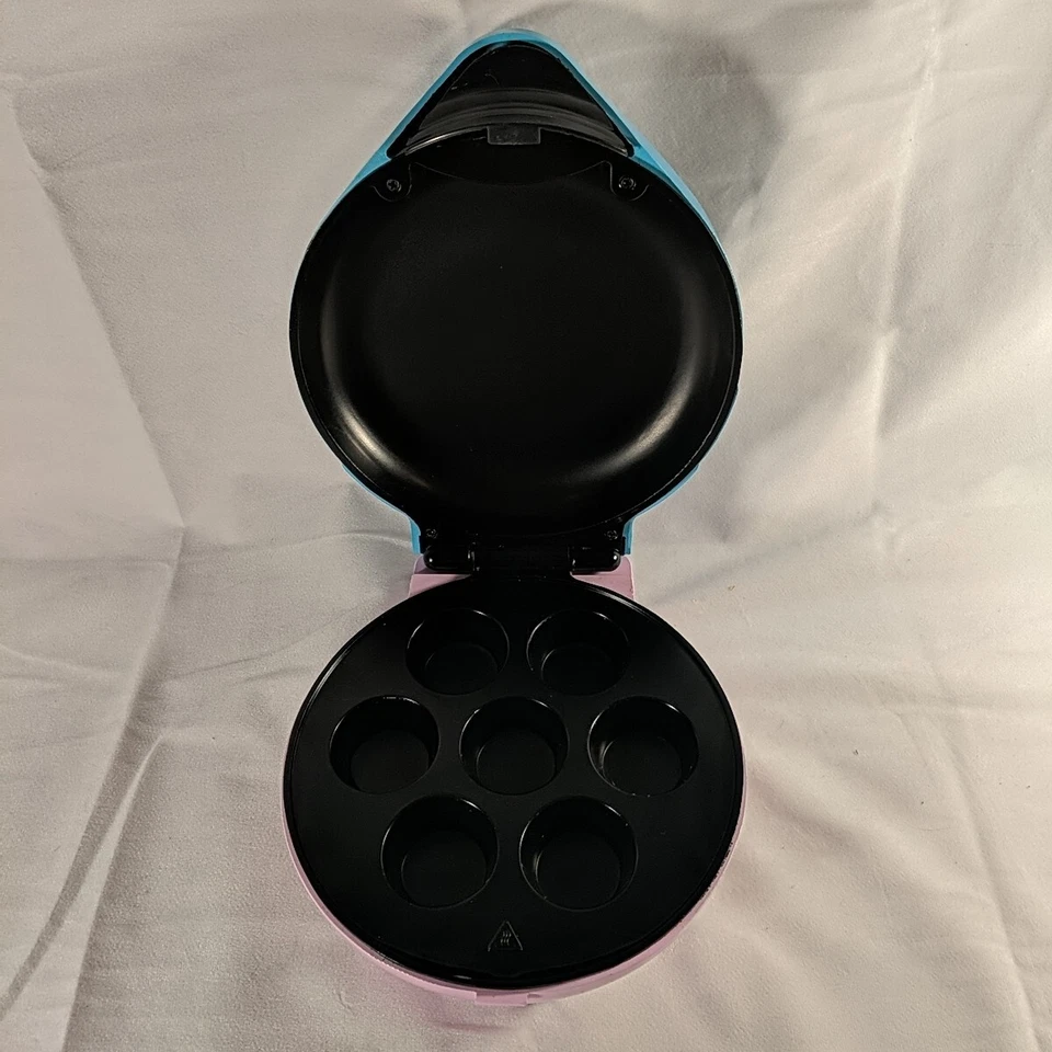 Nostalgia Electrics Cupcake Bakery Model CKM100 - Image 2 of 4