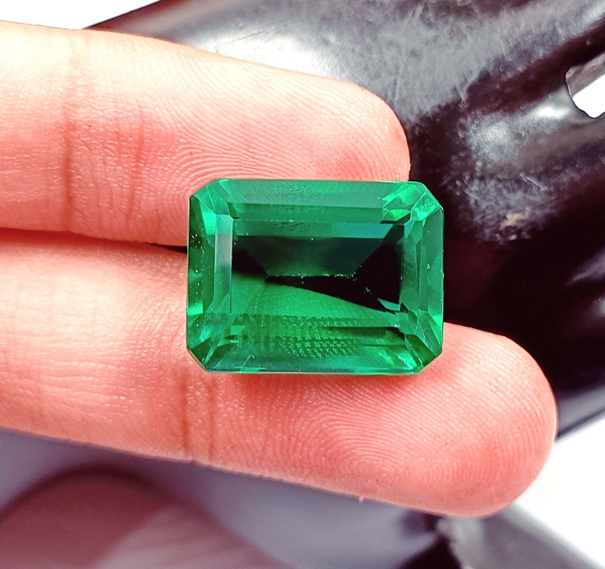 20-22Ct Attractive Zambia Green Emerald Stone Certified