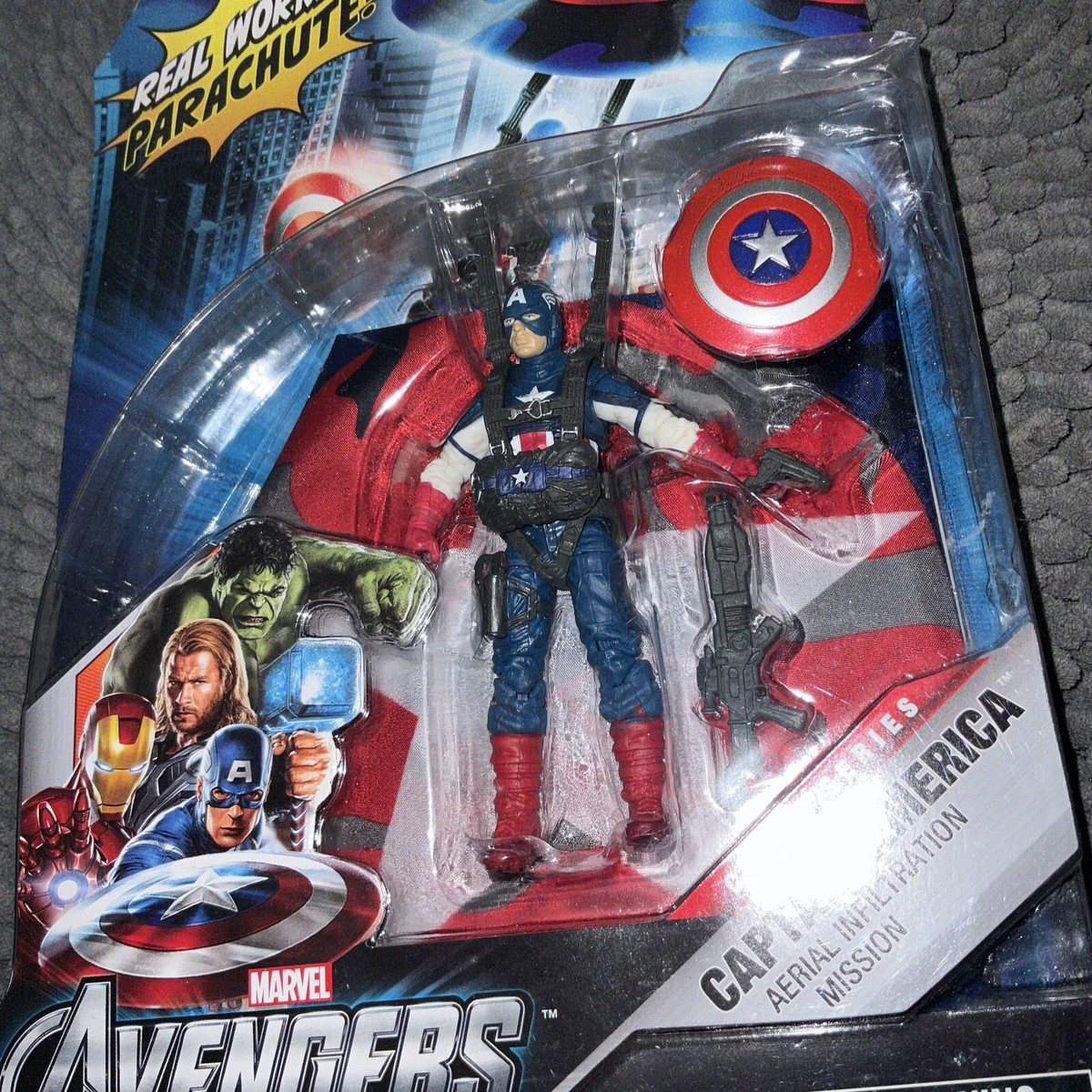 HASBRO MARVEL AVENGERS COMIC SERIES CAPTAIN AMERICA WITH PARACHUTE