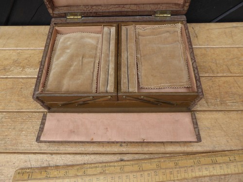 Antique Leather Jewellery Box with cantilever trays and padded cushions - Picture 7 of 24