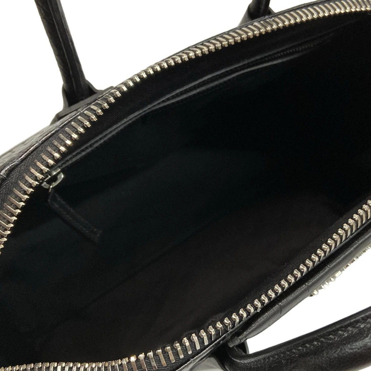 GIVENCHY Antigona Medium - Black Leather Shoulder Bag thumbnail 7