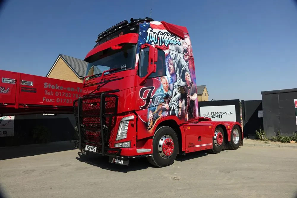 Miniature routière Volvo FH04 Globetrotter XL Tekno Barry Proctor épopée 6x2