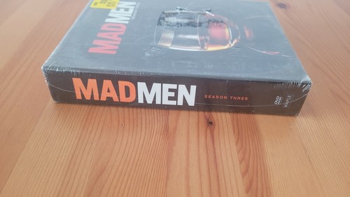 Mad Men: Season Three (DVD, 2010, 4-Disc Set, Region 1) Brand New 4 Disc Box Set - Picture 3 of 9