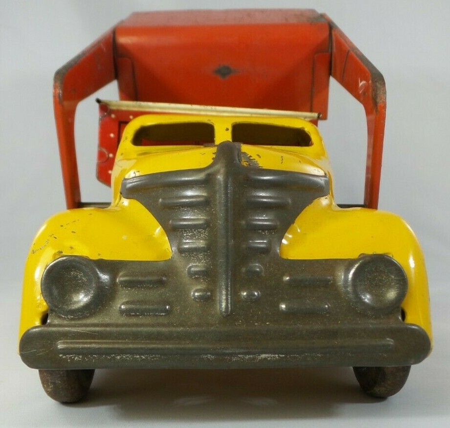 Awesome Vintage 1940s MARX Yellow / Red Sand & Gravel Toy