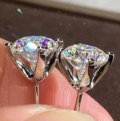 Aretes de 4 puntas de diamantes cultivados en laboratorio de corte redondo de 2,00 quilates F VS1 de oro blanco de 14 quilates Foto 2 de 4