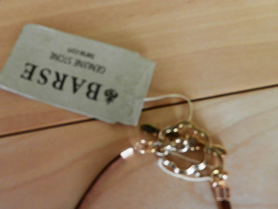 Collar Colgante Flor Howlita Turquesa BARSA Bronce y Cuero Precio de Venta sugerido por el fabricante 78 USD Foto 4 de 4