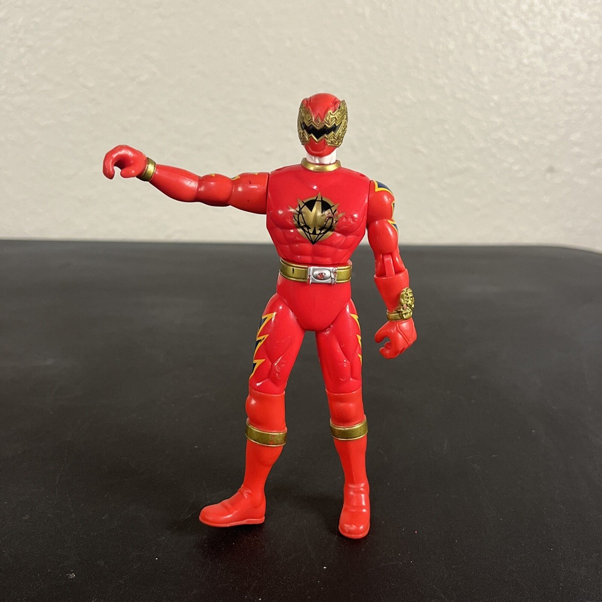 Power Rangers Red Ranger Gold Action Figure Bandai 2003 Twisting