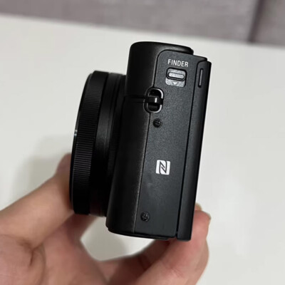 Sony Cyber-shot DSC-RX100 III 20.2MP 2.9x Zoom Compact Digital