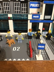 LEGO CITY: Police Station (7498)
