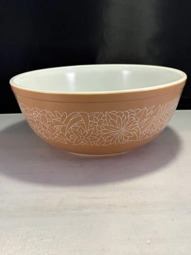 Vintage Pyrex Woodland Brown/Tan Mixing Bowl #404, 4 Quart