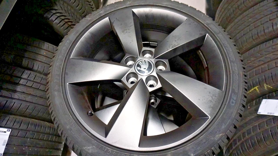 1 Satz DunlopWinterräder für Skoda Fabia III / Rapid, 215/40 R17 87V ungefahren - Bild 2 von 4