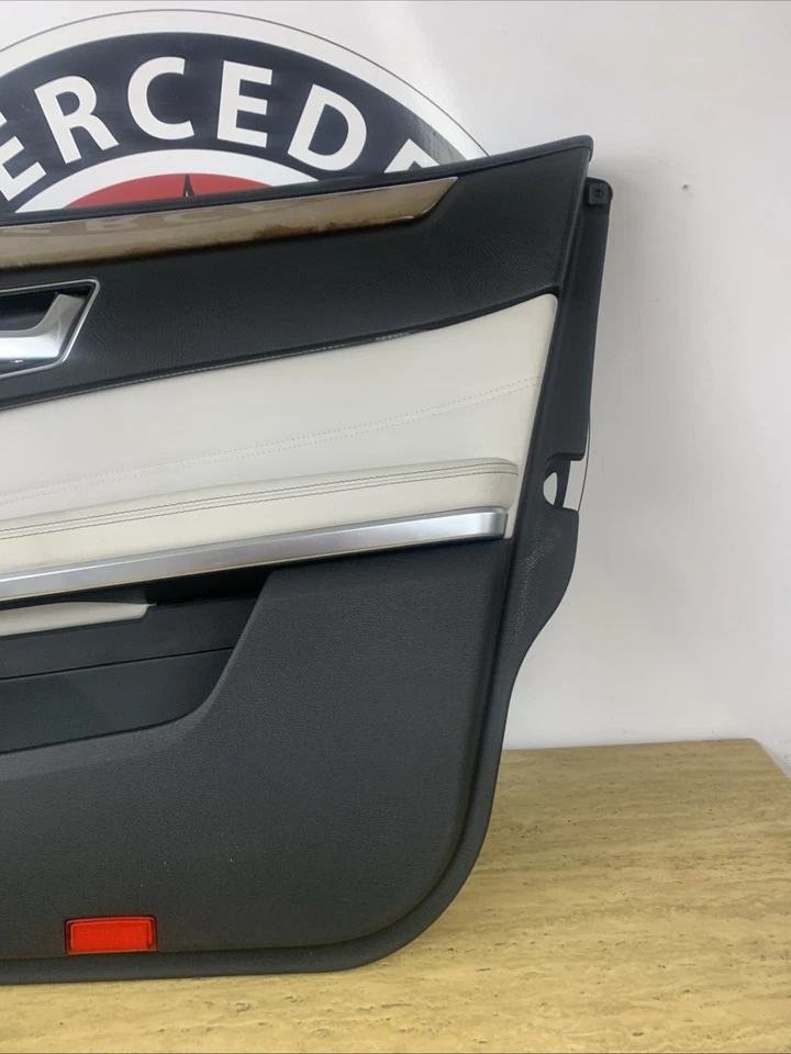 Mercedes Benz E350 2010-2016 pasajero derecho interior panel de puerta OEM. Foto 4 de 4