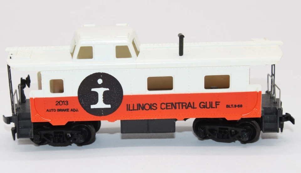 VTG TYCO HO scale ILLINOIS CENTRAL GULF CABOOSE w/ Box - Image 4 of 4