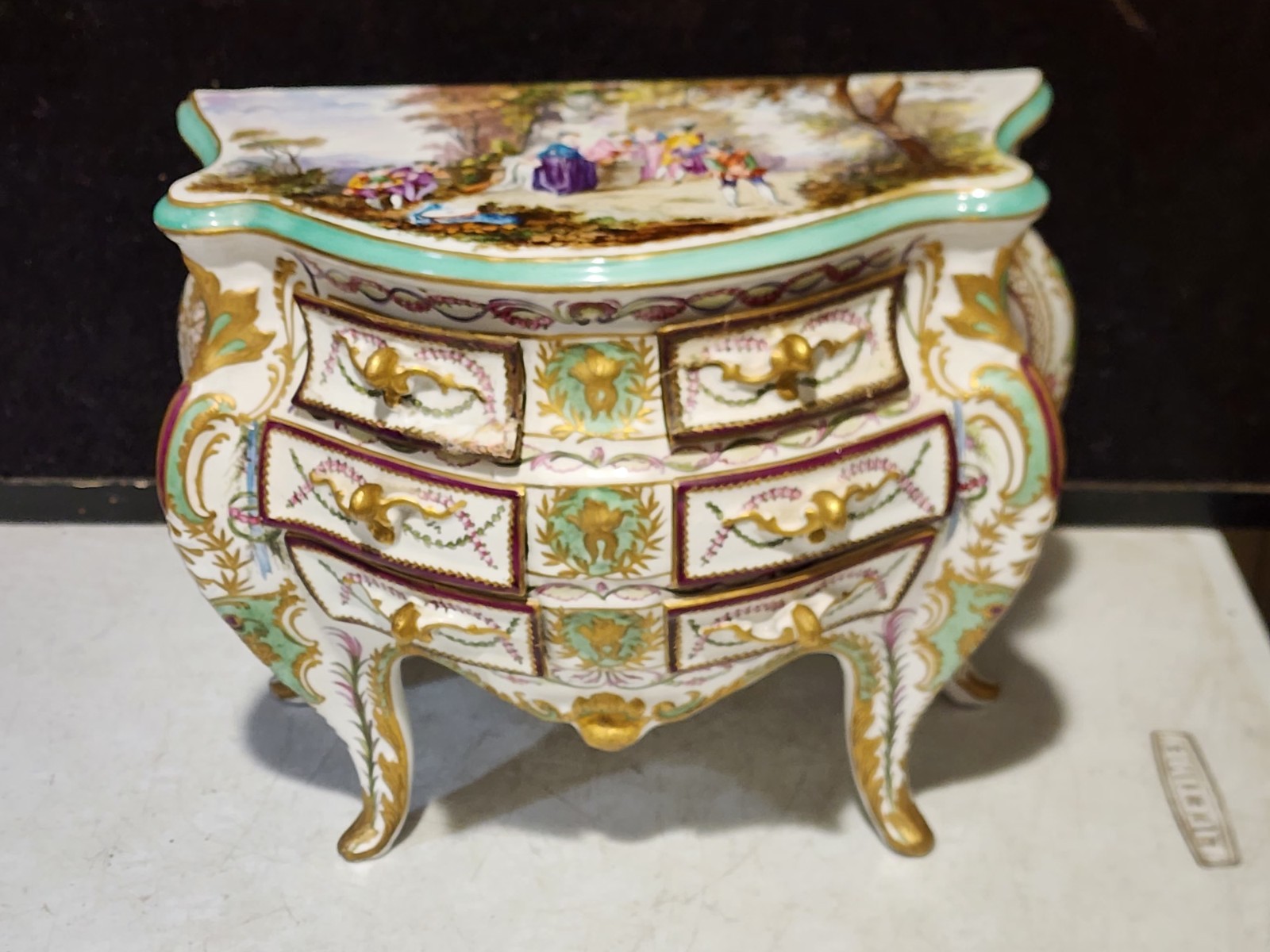 ANTIQUE 18TH CENTURY LARGE PORCELAIN HAND PAINTED BOMBE JEWELRY CHEST BOX