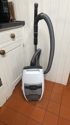 Miele Blizzard CX1 Comfort Beutelloser Zylinderstaubsauger - Weiß (Defekt)