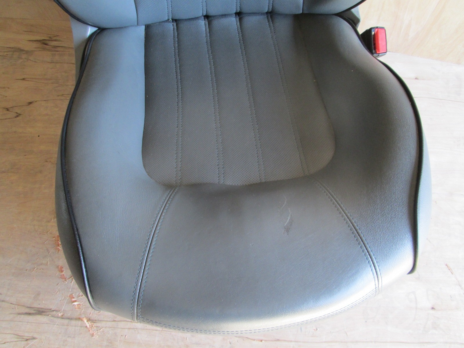 Maserati  Quattroporte -  RH / Driver Seat (grey black trim ) w/ Rails / Guides 