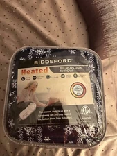 Heated plush throw blanket 