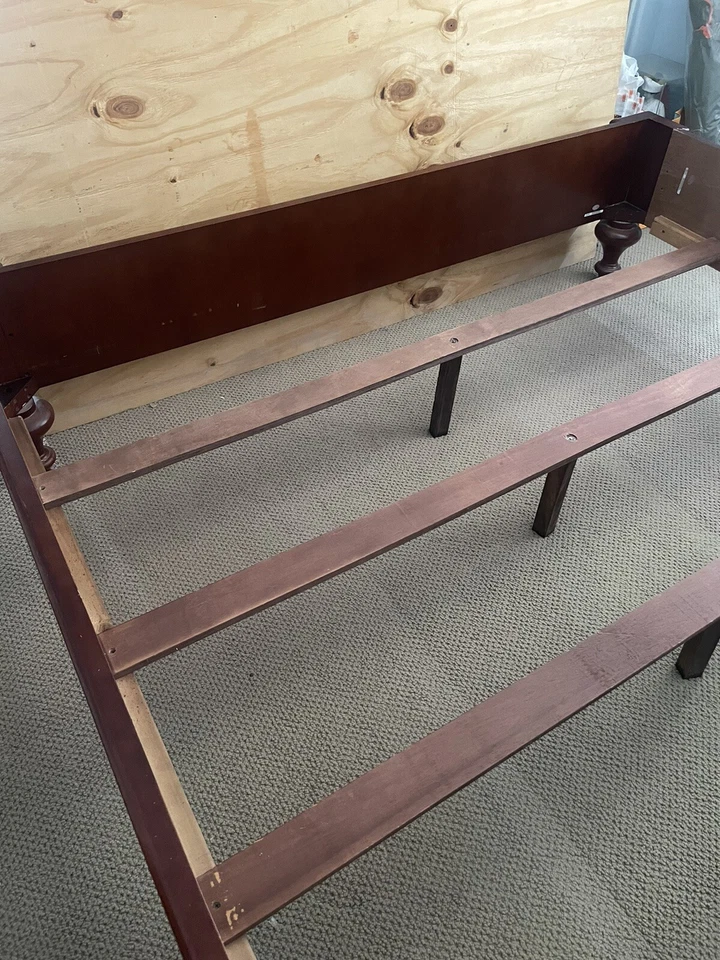 Cama Coaster of America California King trenó madeira acabamento cereja 72,5x88 - Imagem 4 de 4