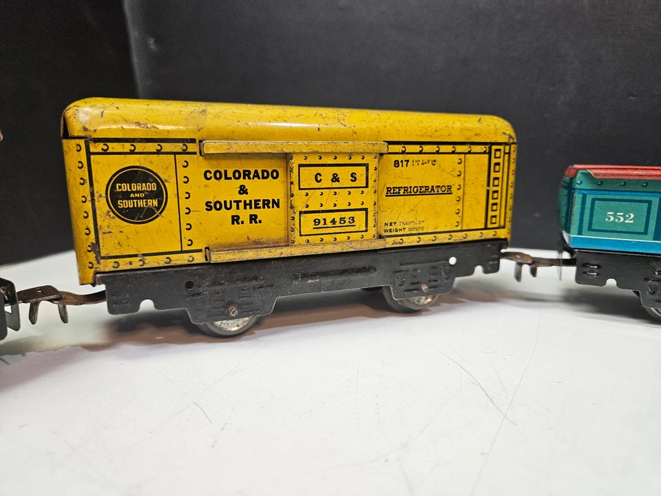 1930' Marx Tin Litho 5 Freight Car Set Caboose Tank Car Hopper Gondola Reefer - Image 3 of 4