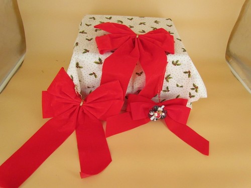 Bows Set Of Four With Tails 3/ 10” X ” Velvet Red 1/ 8"x8" Red Velvet w/ Santa