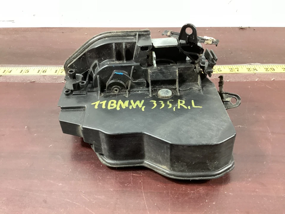 Actuador de bloqueo de pestillo de puerta del lado del conductor trasero izquierdo BMW 335I 2009-2016 7229459 OEM. Foto 2 de 4