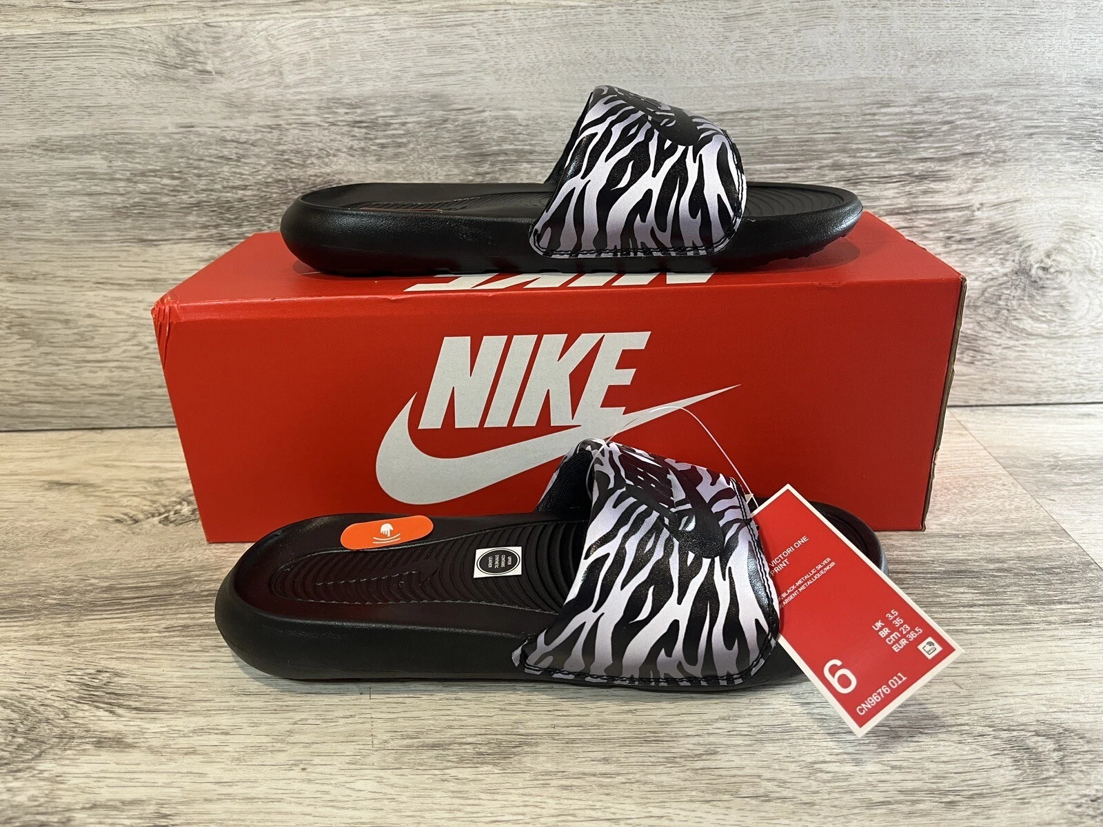 Sandali da donna Nike Victori One stampa zebrata slide taglia 6 $40 CN9676 011